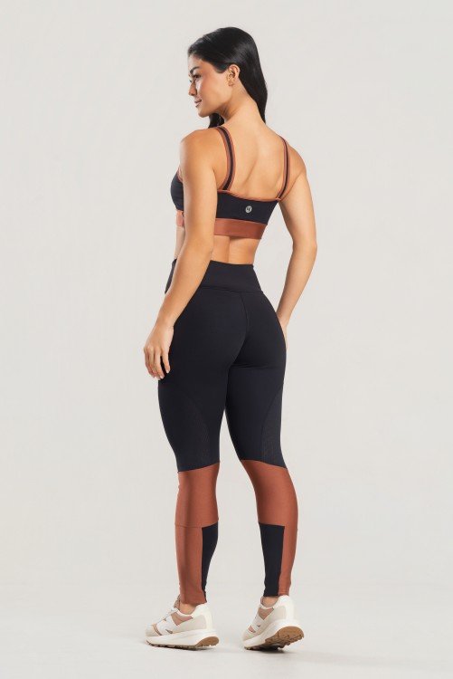 Calça Legging com Recortes Brilho e Tela Preto com Cobre