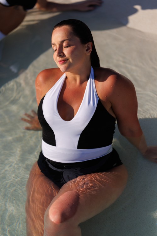 Body Maiô Decote Em V Com Bojo Removível Preto e Branco