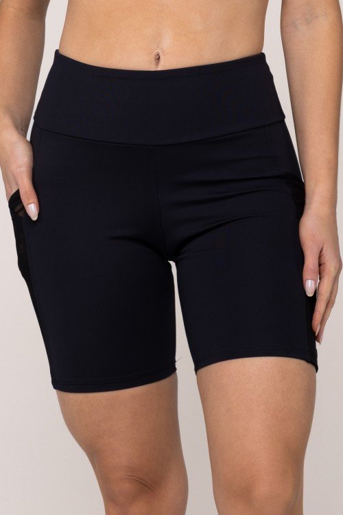 Bermuda Fitness Bolsos Sobreposição Preta