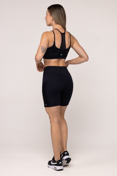 Bermuda Fitness Bolsos Sobreposição Preta