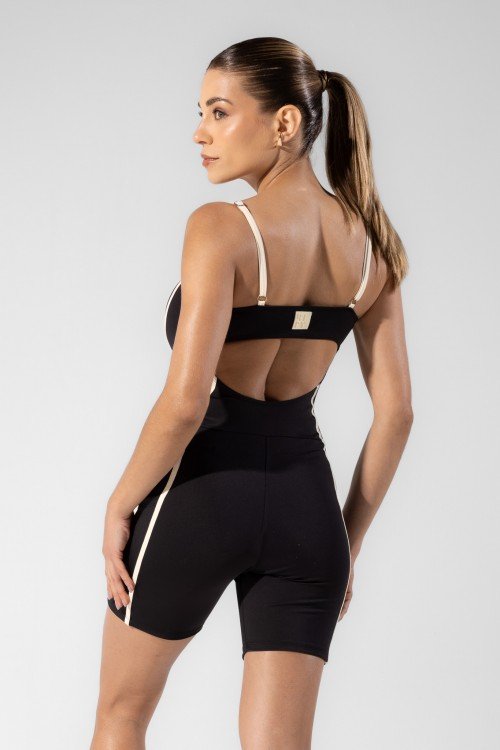 Macaquinho Bicolor Recortes Preto