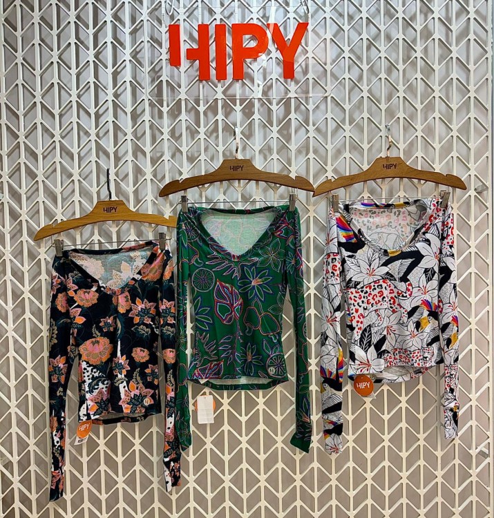 kit com 3 Blusas Caneladas Manga Longa Variadas