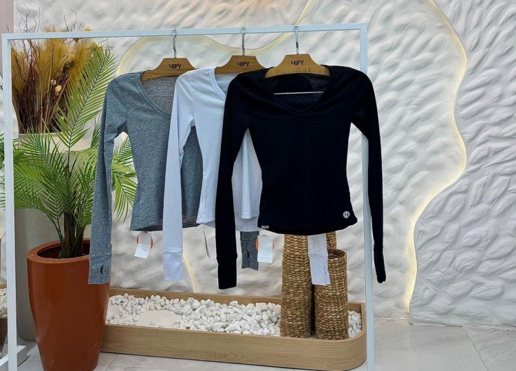 kit com 3 blusas caneladas manga longa