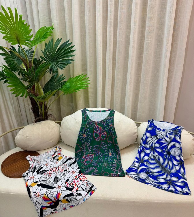 Kit com 3 Regatas Caneladas Variadas