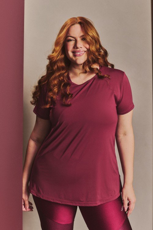 Blusa com Recorte nas Costas e Fenda Lateral Vinho