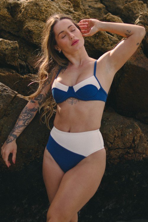 Top Biquini Meia Taça Comfy Com Aro Canelado Azul/Off
