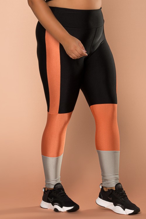 Calça Legging Preta Com Tecido Brilhoso E Recortes Laranja E Cinza