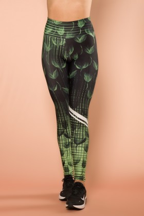 Calça Legging Sublimada com Estampa De Fundo Preto E Detalhes Em Verde E254