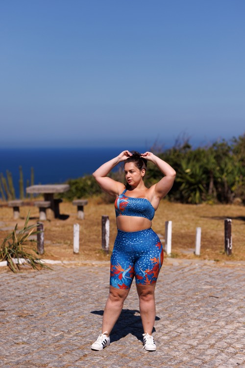 Bermuda Fitness Sublimado Estampa Arara  E282
