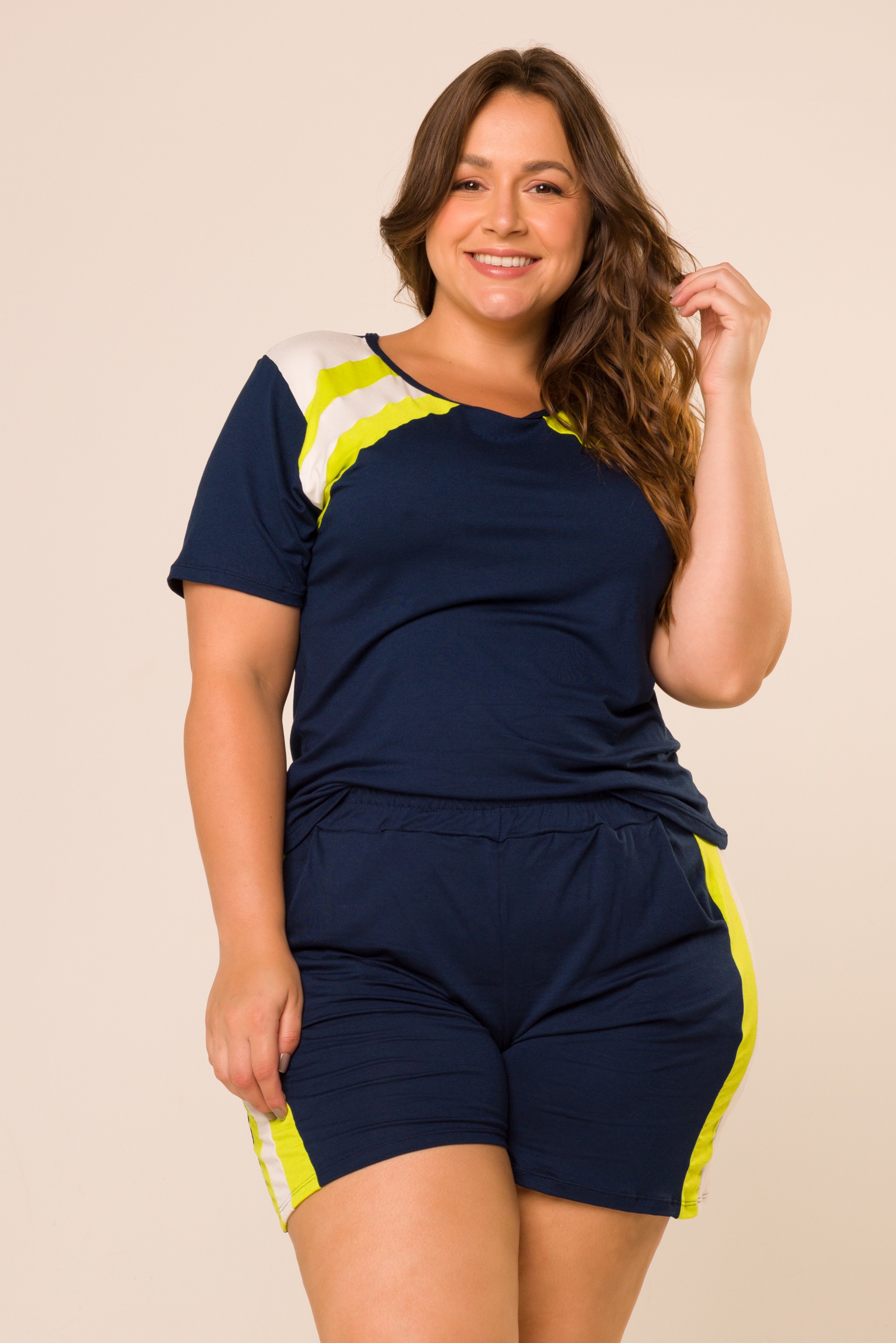 Blusas e shorts store
