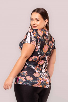 Blusa Canelada Manga Curta Estampa Onça Floral E359